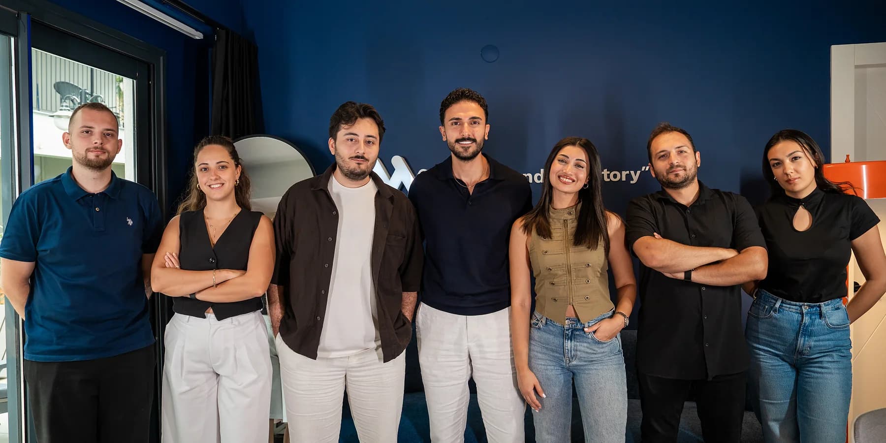 Bornova ofisindeki w99 Media ekibi